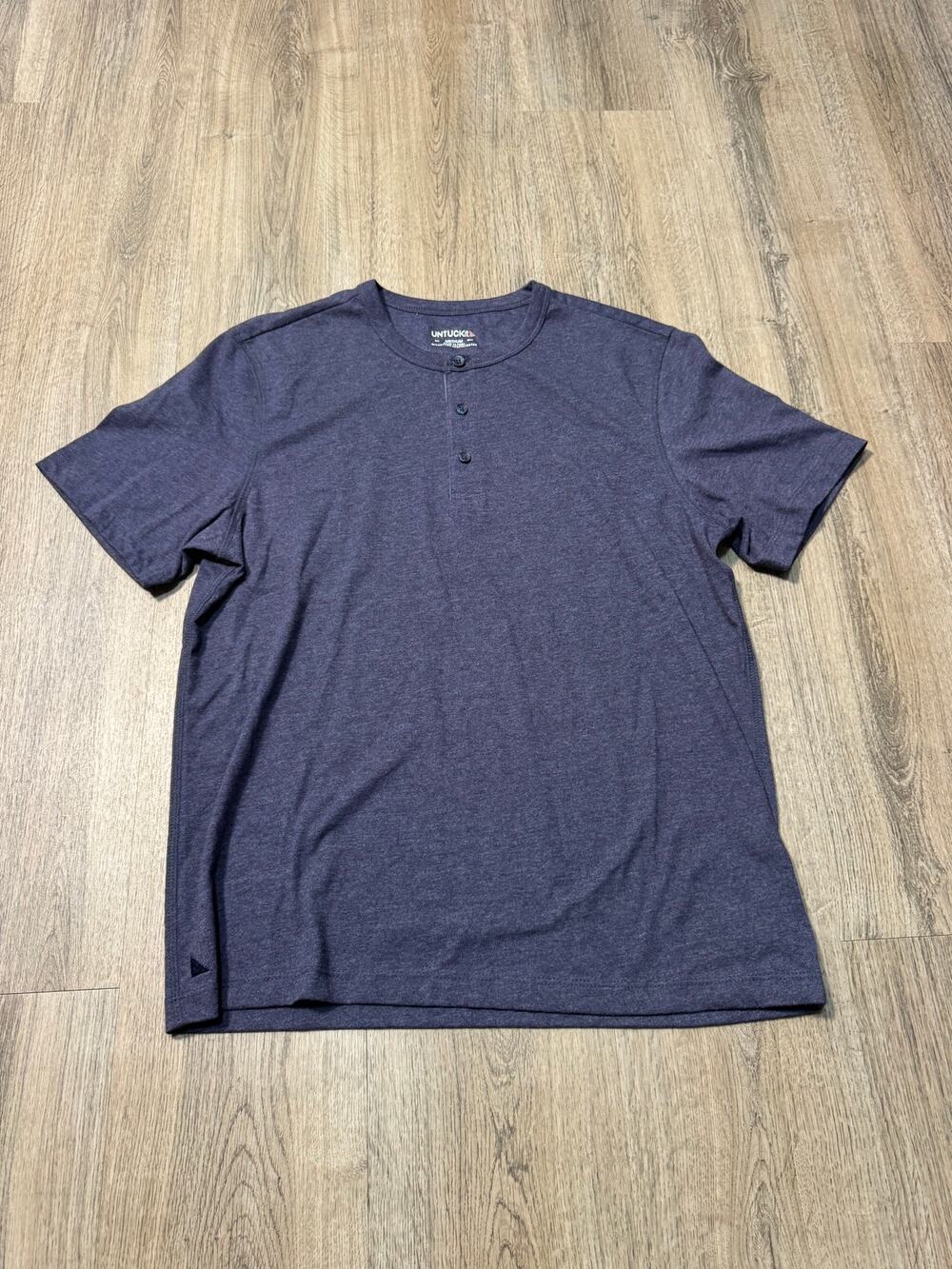 UNTUCKit Men's Short-Sleeve Henley Tee in Heathered Navy